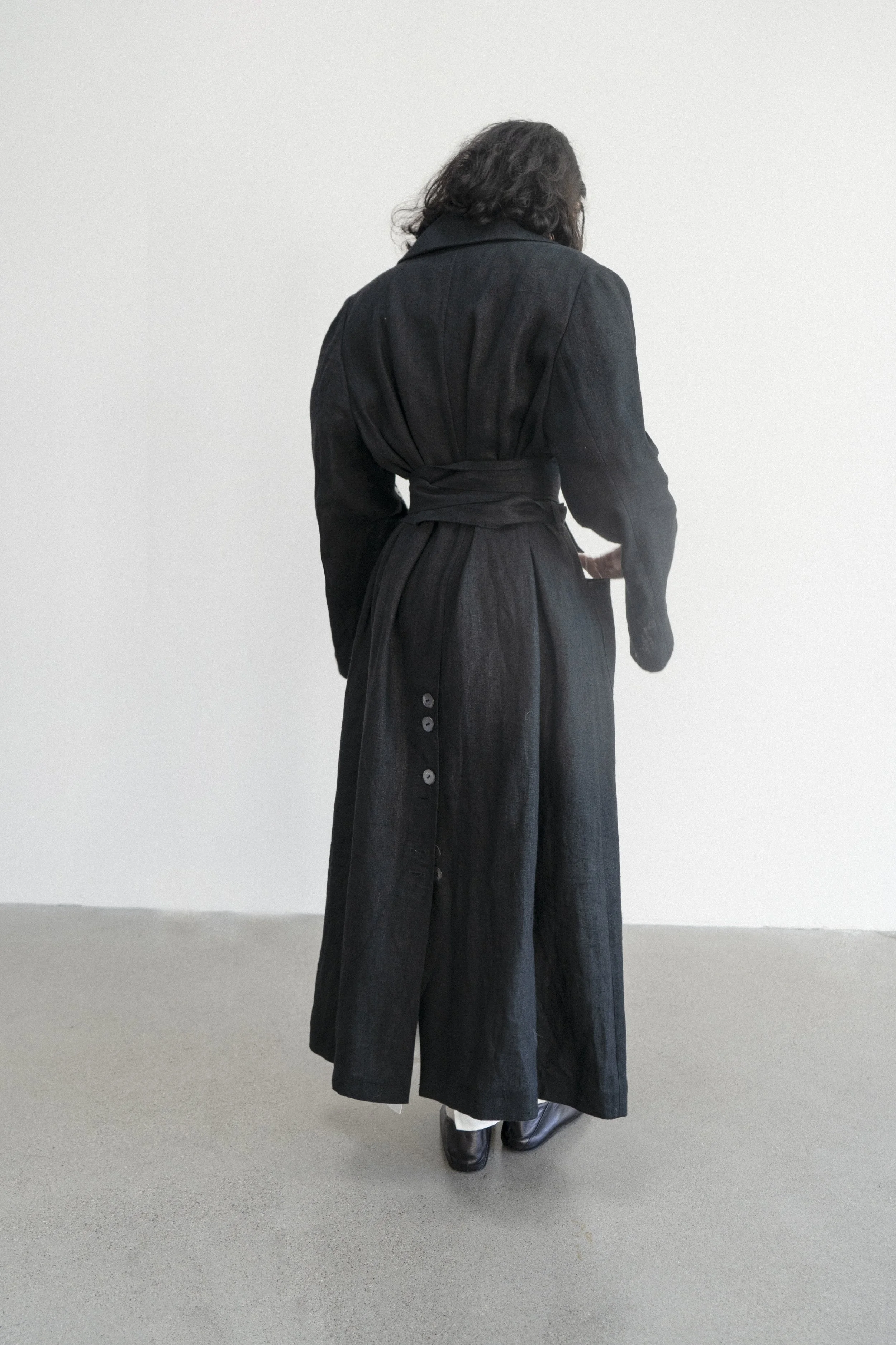 KHMELNYTSKE SHOSSE LONG BLACK LINEN TRENCH COAT — K M by L A N G E